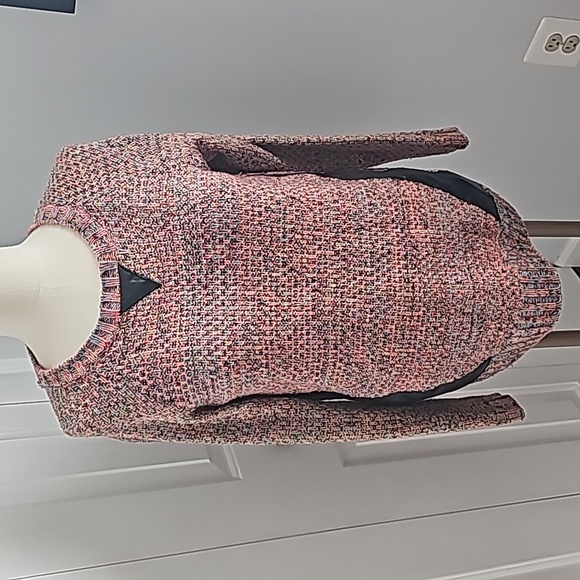 Women's Sweater - Picture 2 of 6